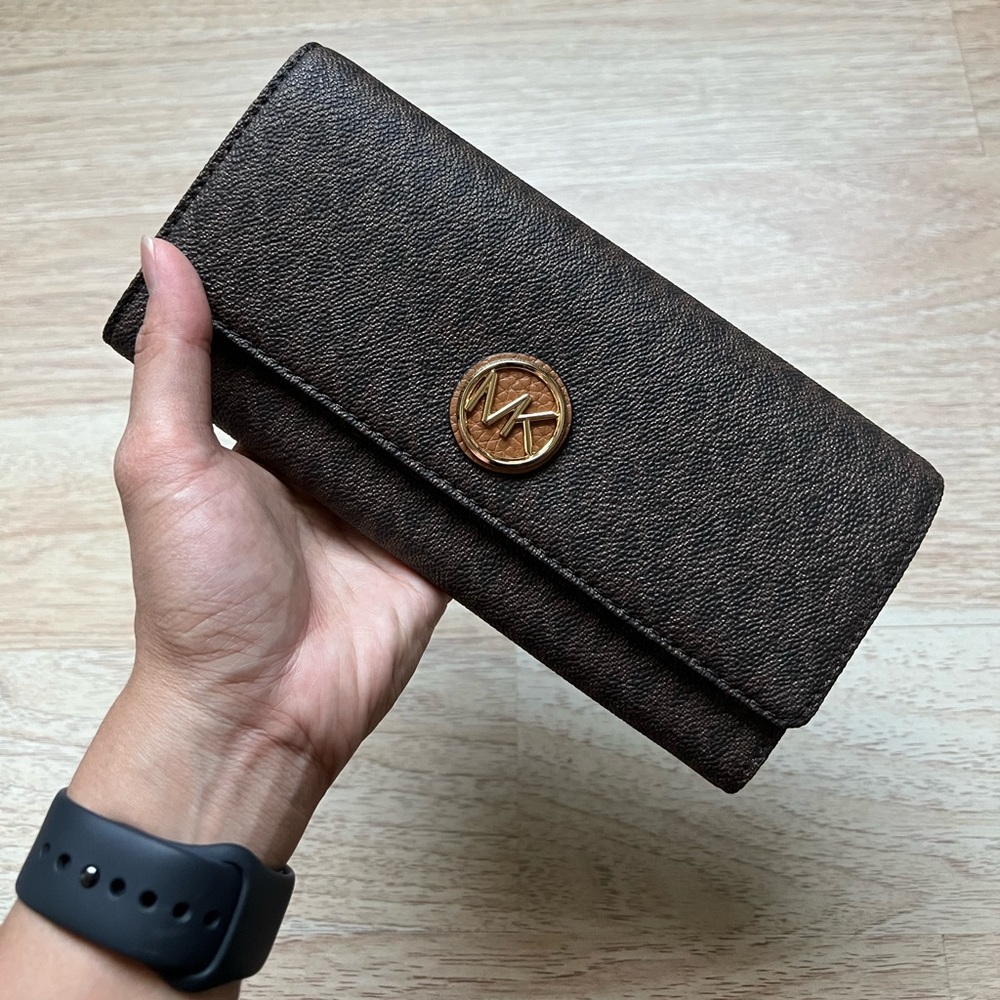 Michael Kors Fulton Flap Continental Wallet
